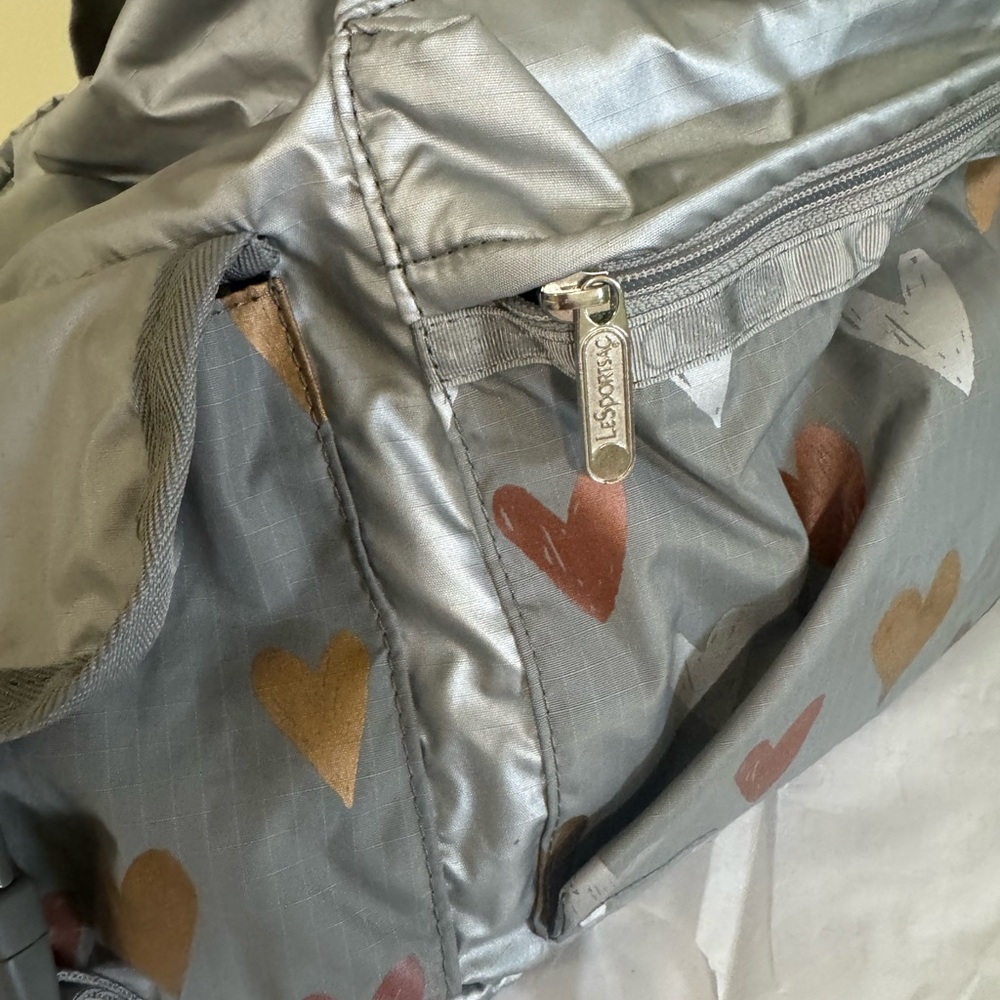 NWOT LeSportsac Silver/Gray Voyager Backpack - Picture 8 of 9